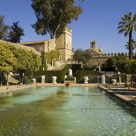 בית הארחה Alcazar I